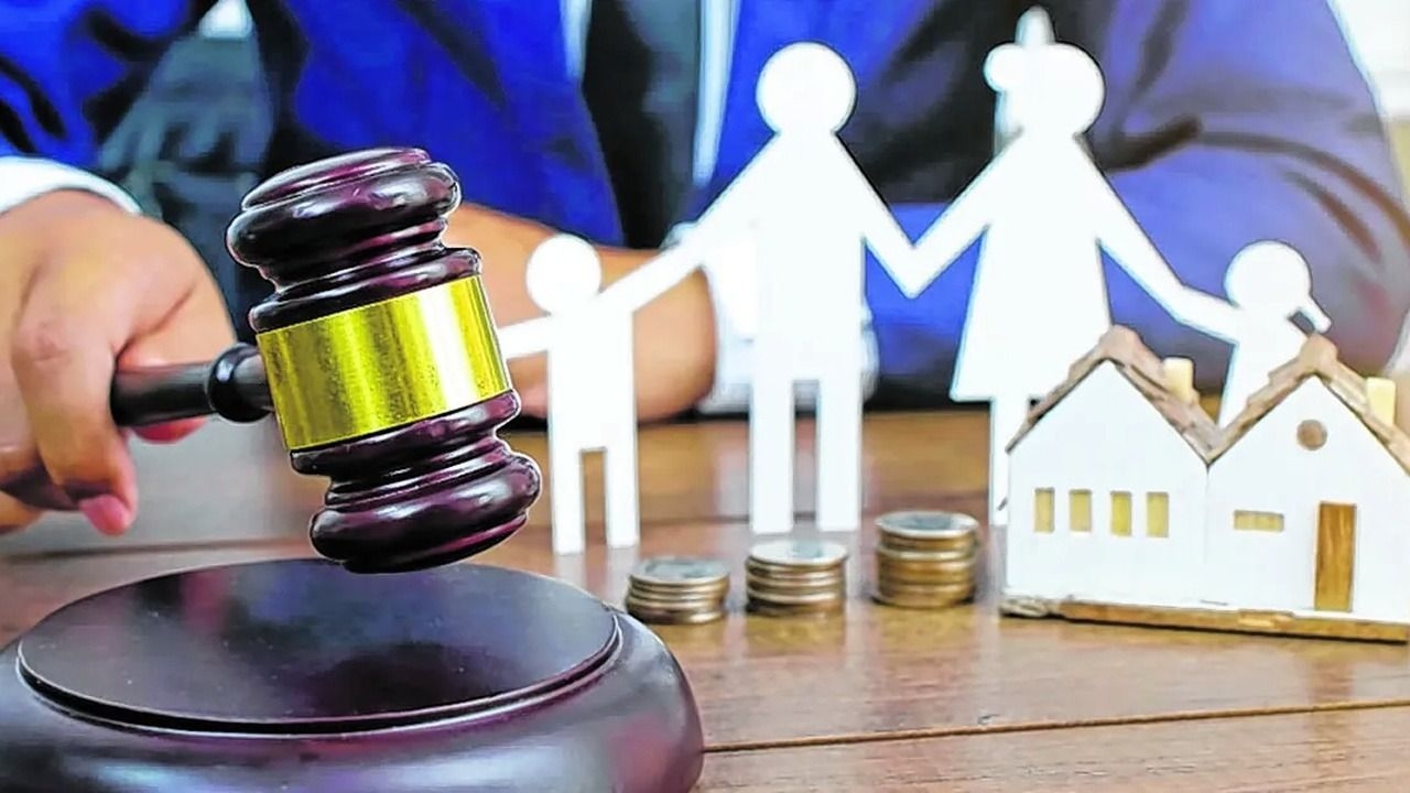 Prohibieron a un hombre salir del país y conducir por deber la cuota alimentaria