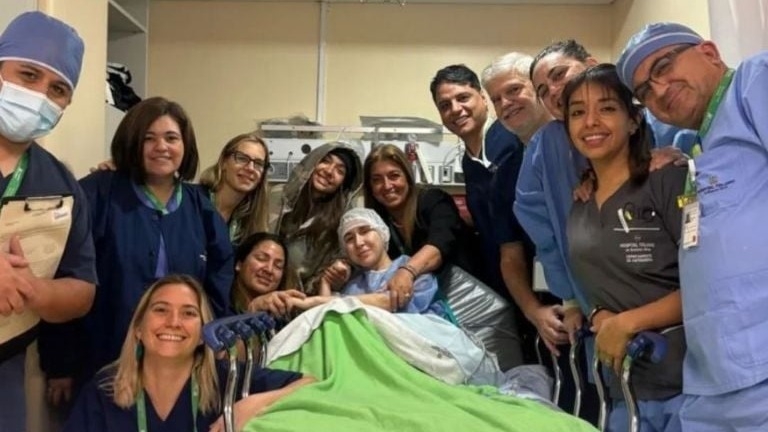 María Becerra pagó la operación de una fan con cáncer y la acompañó