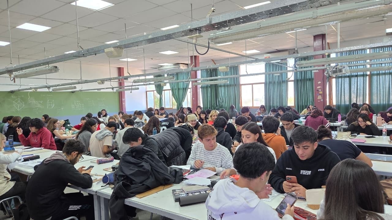 Diseño Gráfico versus la IA ¿Qué se hace en la UNSJ?