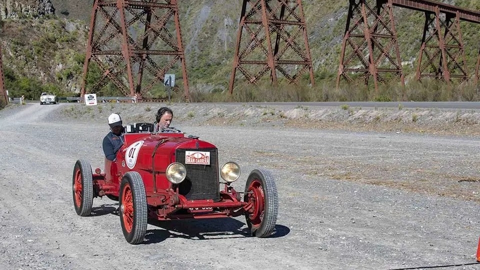 Autos clásicos recorrerán San Juan en el tramo final de la Gran Carrera