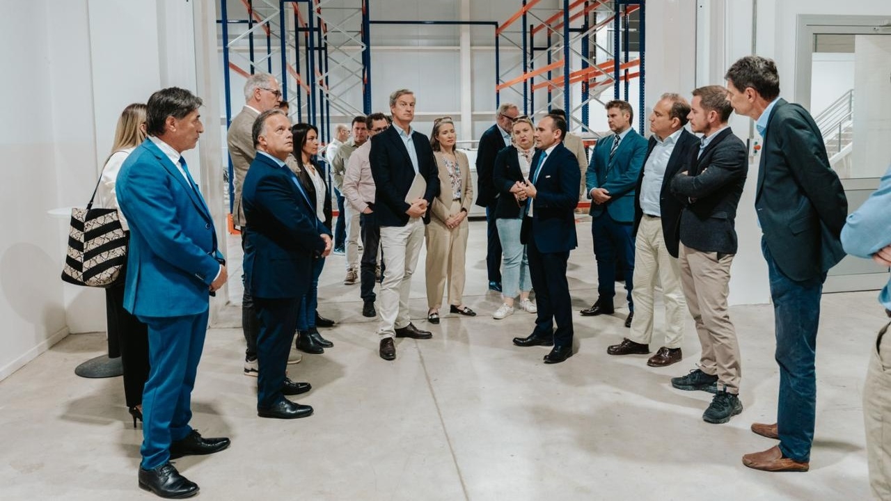 Embajadores europeos recorrieron la fábrica de paneles solares de EPSE 