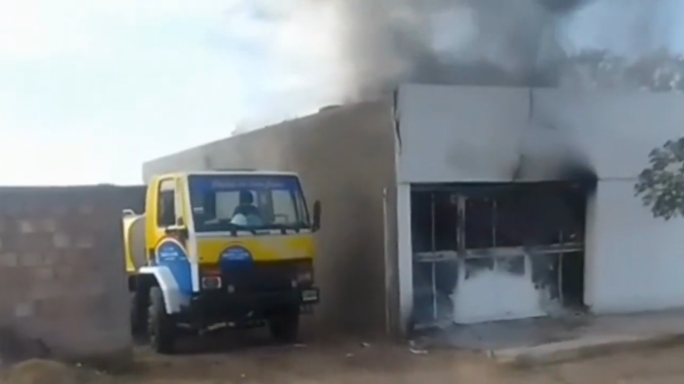 Un feroz incendio en Santa Lucía alertó a los vecinos de la Colonia Richet Zapata