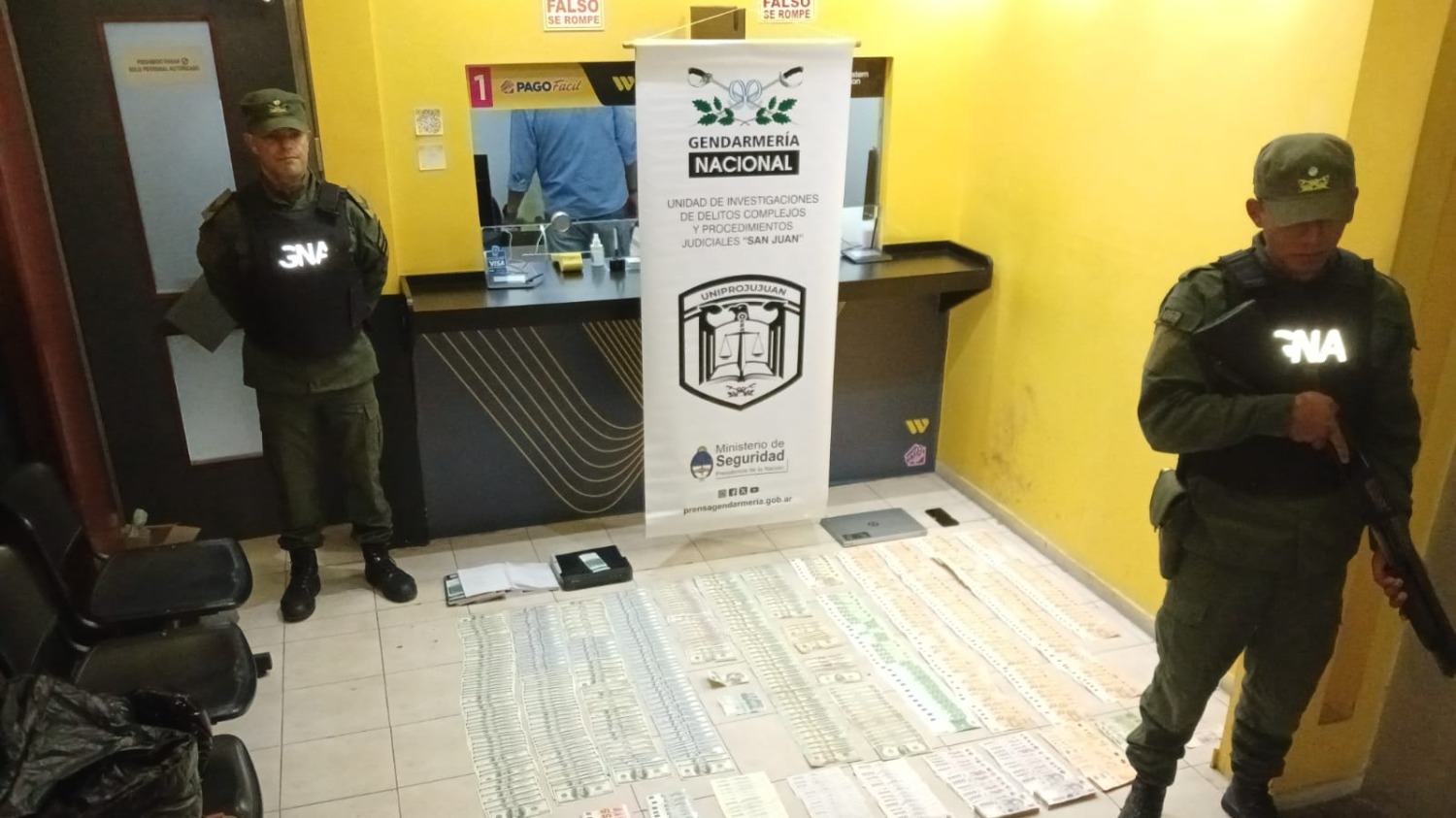 Allanaron un local en el centro y secuestraron dinero por presuntas maniobras ilegales