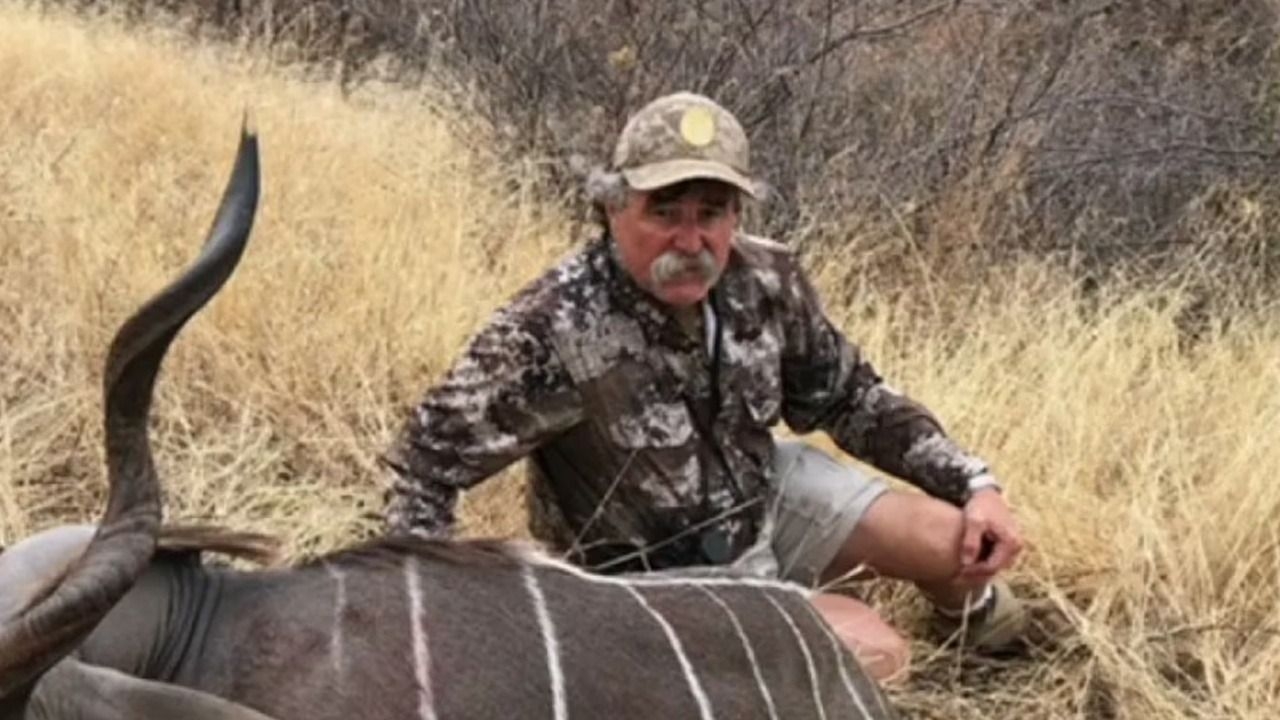 Un millonario murió pisoteado por cinco elefantes en plena cacería