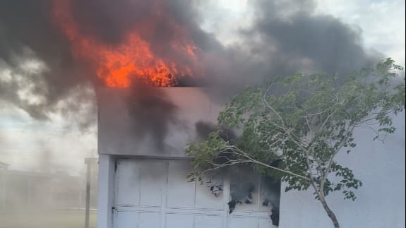 Así quedó el depósito de mercería en Santa Lucía tras el voraz incendio
