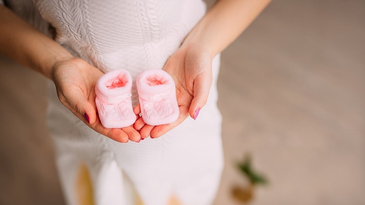 Está en una relación abierta con un famoso y contó por qué nunca será mamá