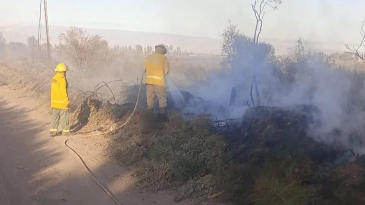 Bomberos controlaron un incendio en Rawson y evitaron problemas mayores