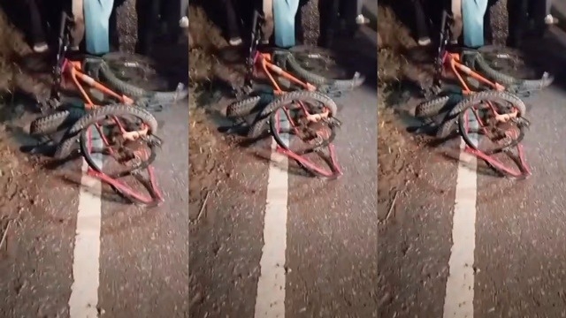 Cuatro personas están graves tras el choque entre una moto y una bici