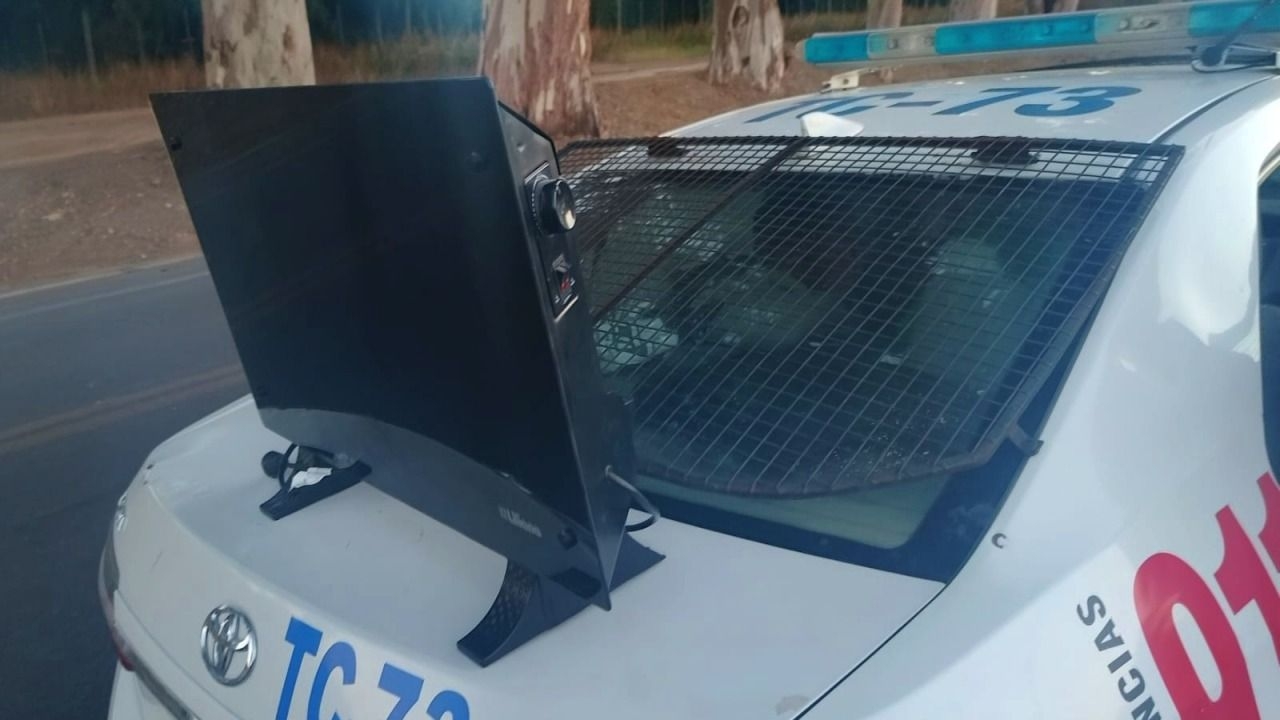 Dos sujetos fueron detenidos al intentar huir con un caloventor robado