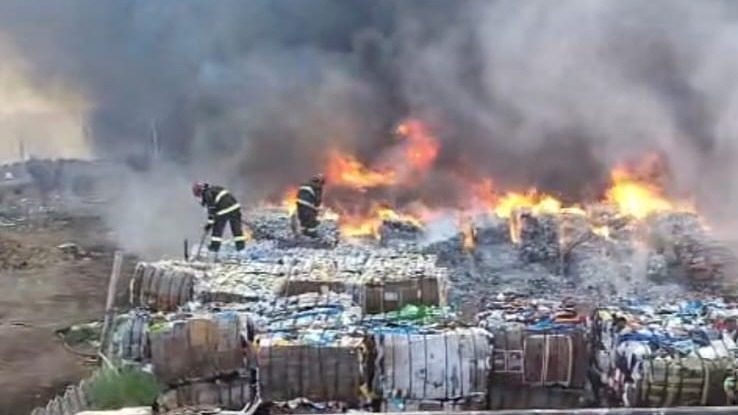 Bomberos combatieron durante horas un voraz incendio en el PTA