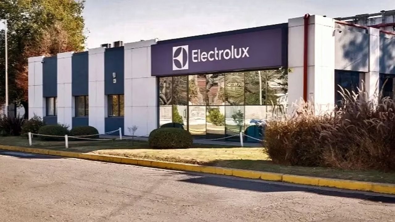 La planta de Electrolux dejará de producir heladeras y funcionará con menos personal