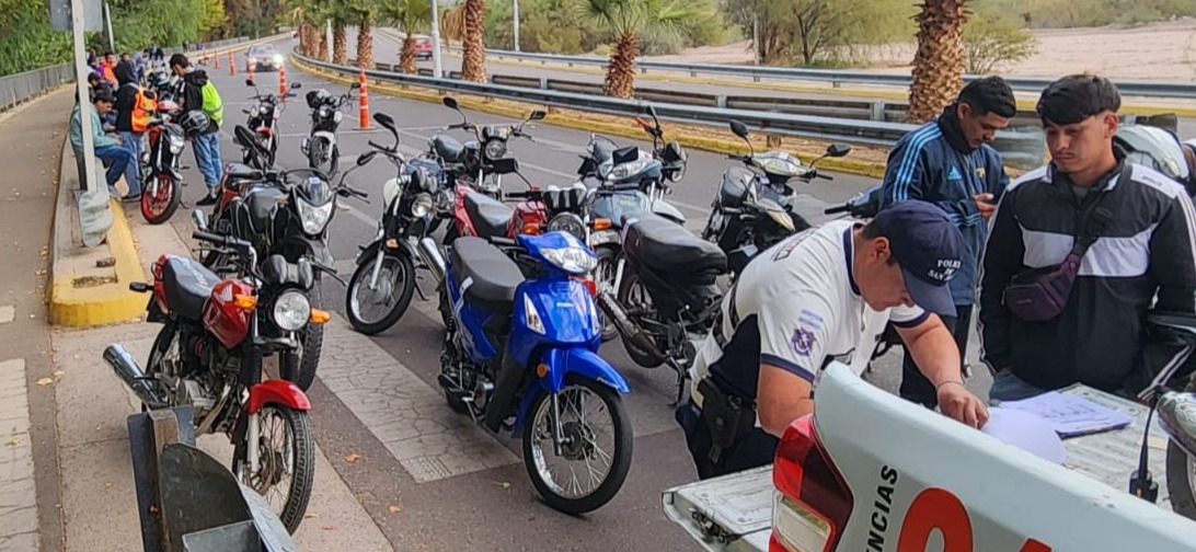 Hubo intensos operativos policiales para frenar picadas en Ullum