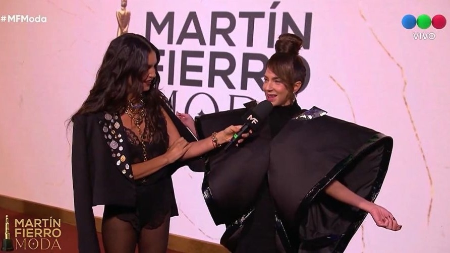 El extraño look de Romina Gaetani en los Martín Fierro de la Moda