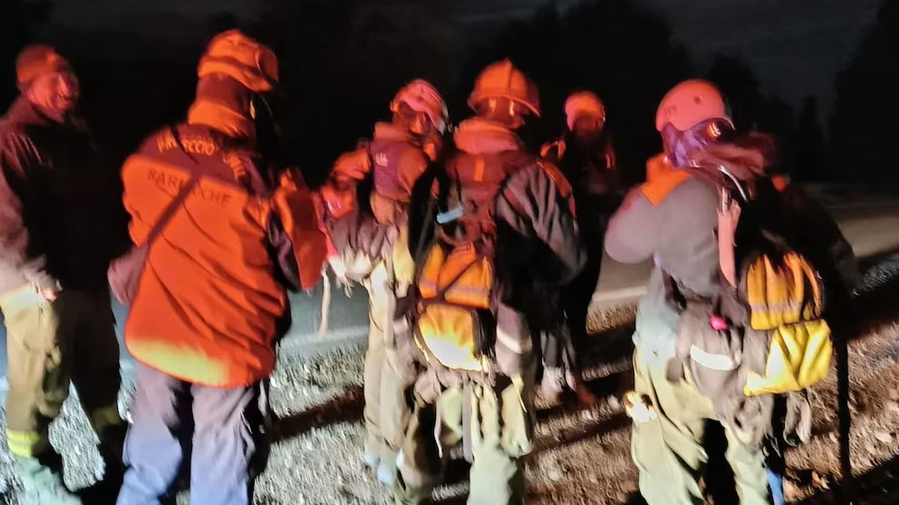 Una madre hacía trekking y su bebé cayó 15 metros en el cerro