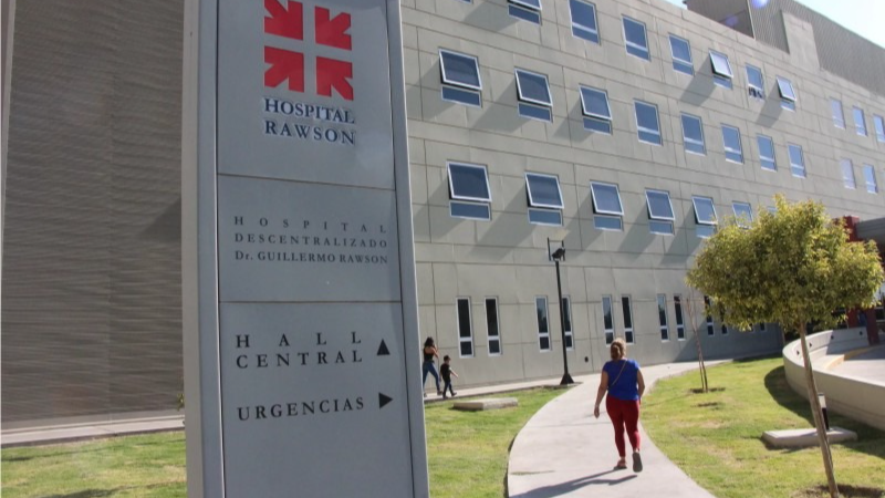 Un portón se desplomó y lesionó a dos niños en Santa Lucía