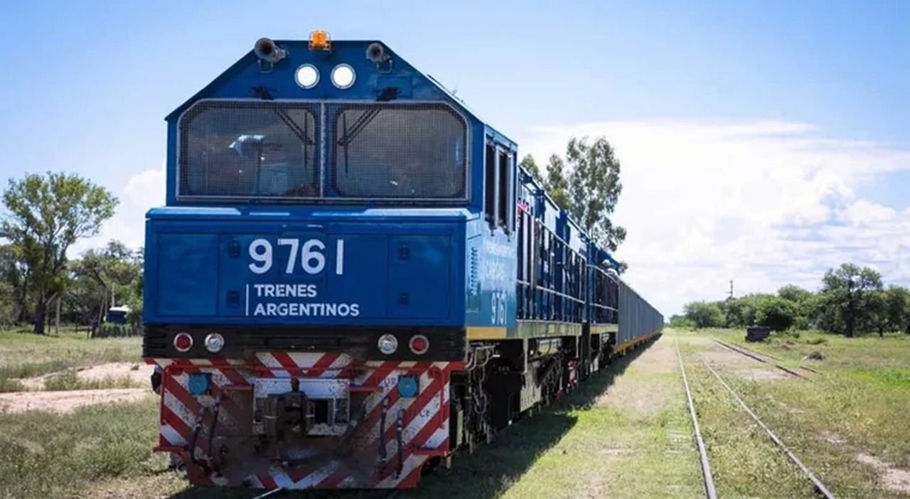 Milei avanza con la privatización del tren Belgrano Cargas