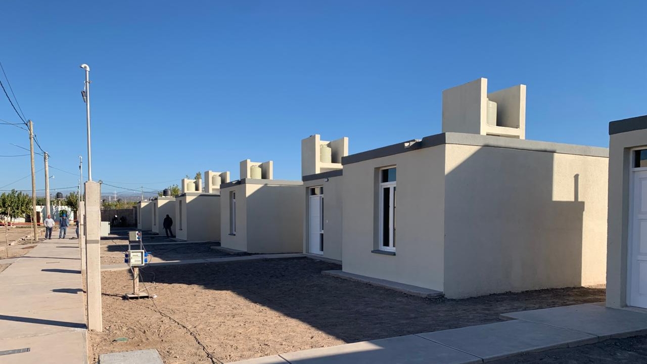 El IPV elimina los calefones solares en nuevas viviendas por la dureza del agua