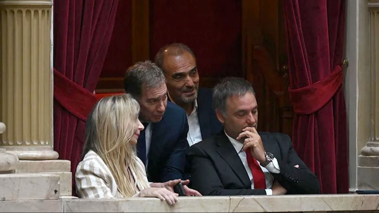 Diputados preparan más de 2.400 preguntas para Manuel Adorni