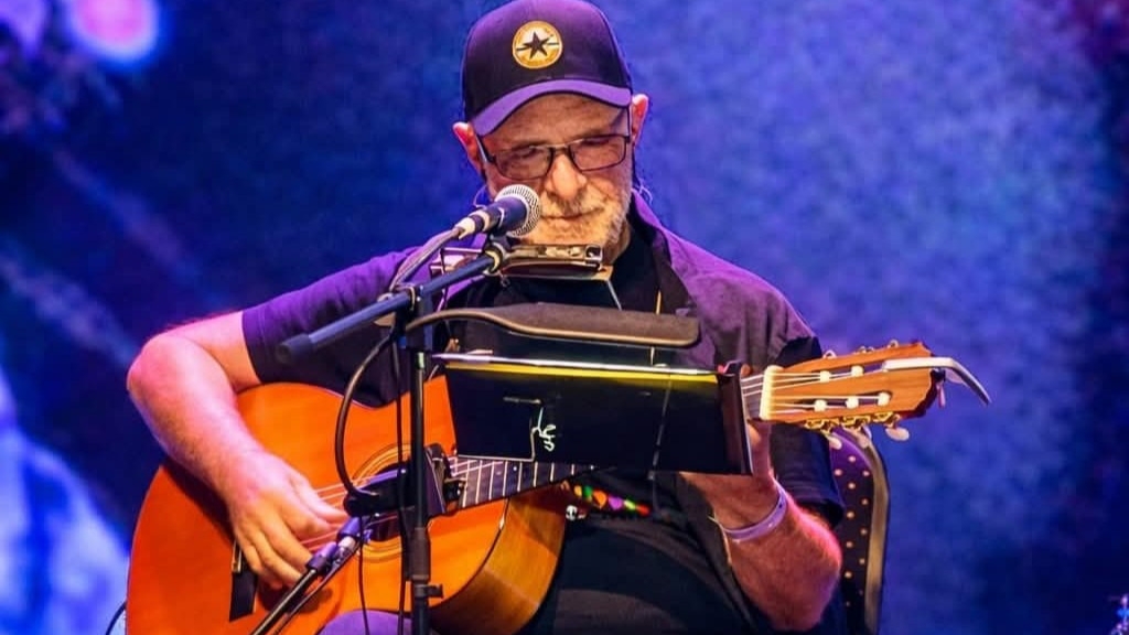 Esta noche se presenta León Gieco en San Juan