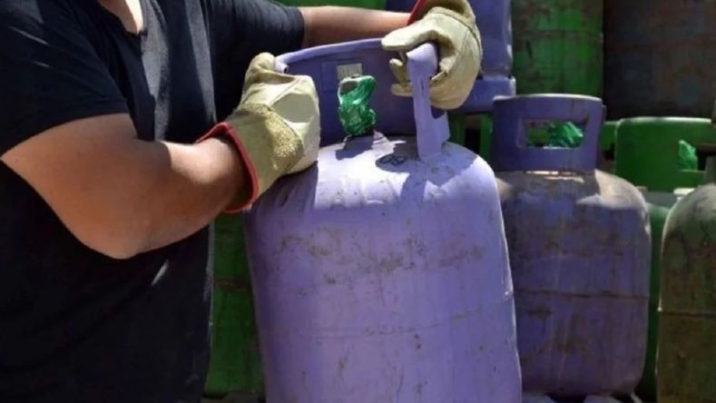 Robaron 14 garrafas de gas de la puerta de un almacén en Carpintería