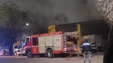 Pérdidas totales: se incendió un departamento en la planta alta de un taller