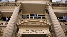 Las tasas de interés de plazos fijos se irán a 97% desde este lunes