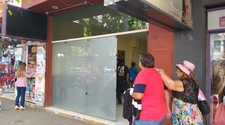 El dólar cerró a $498, tras superar los $500 en San Juan 