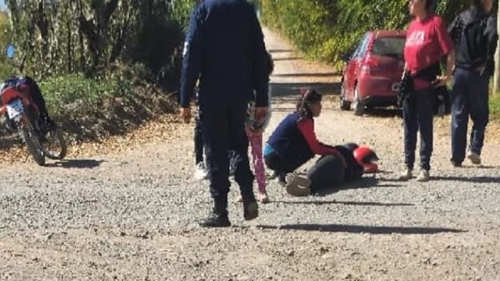 Choque entre moto y auto en Médano de Oro dejó una mujer herida