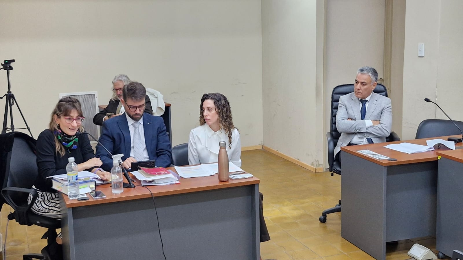 La fiscalía y la querella (izquierda) impugnaron la resolución. 