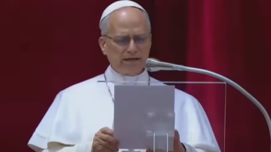 León XIV clamó por la paz mundial y la unidad en su primer Regina Caeli