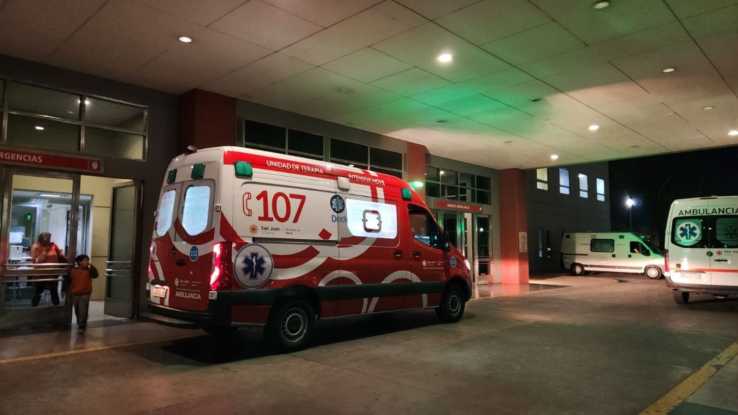 Policías le salvaron la vida a una bebé que se ahogaba en Rawson