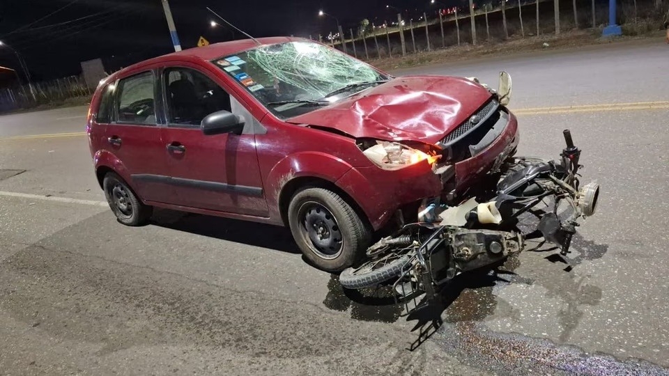 Un motociclista se partió el cráneo tras chocar contra un auto en Pocito