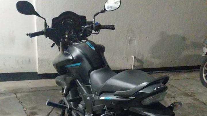 Vieron al patrullero y abandonaron una moto y partes de bicicletas en Rivadavia
