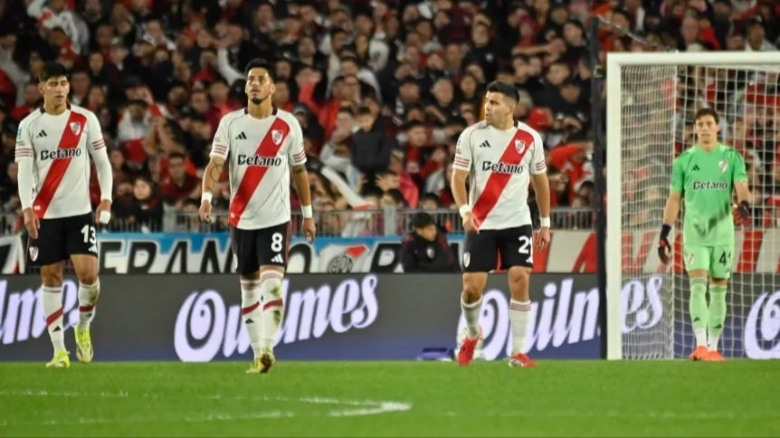 River cayó ante el eliminado Atlético Tucumán y hubo enojo de los hinchas