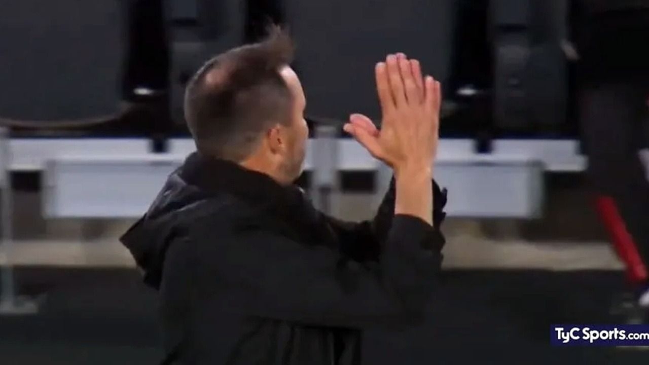 Coudet pidió aliento y disculpas en plena derrota de River