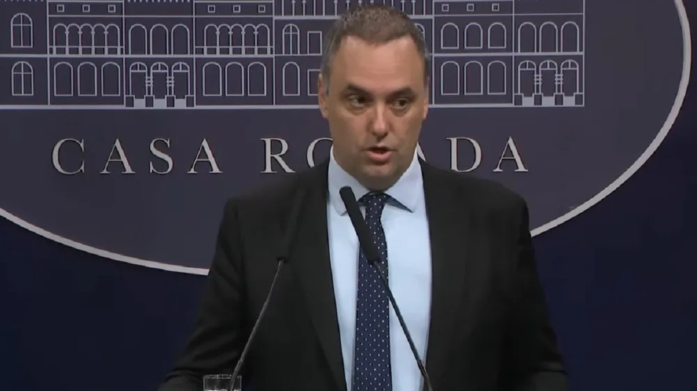 Adorni justificó la custodia oficial y el uso de autos para su entorno familiar