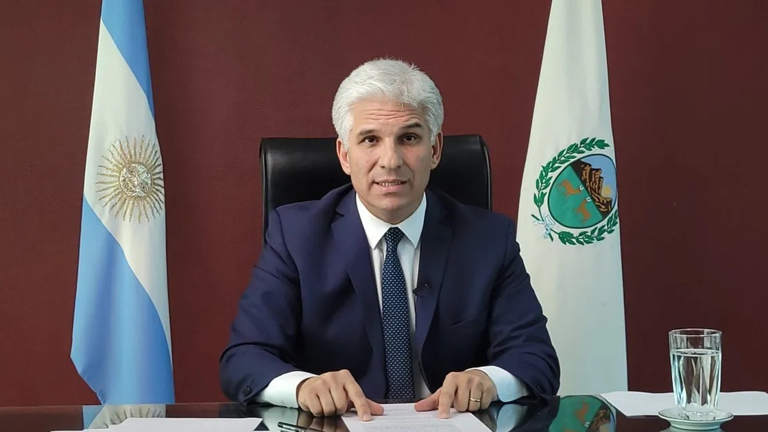 El gobernador de San Luis pidió la renuncia de todo su gabinete