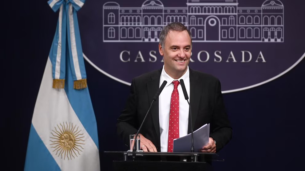Adorni convocó a una reunión de Gabinete en medio de la causa judicial