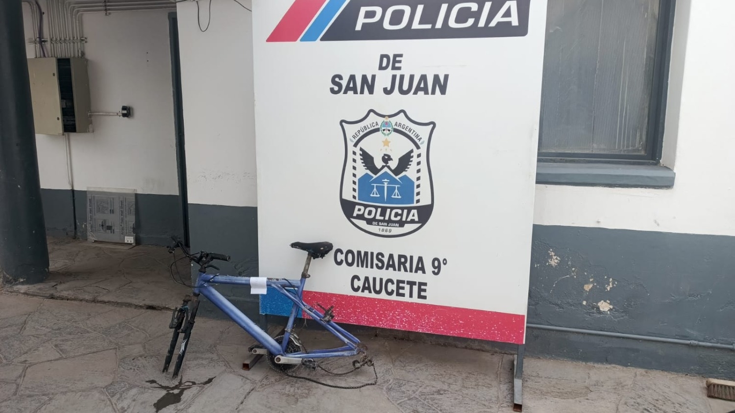 Una mujer entregó una bicicleta robada y ayudó a esclarecer el hecho