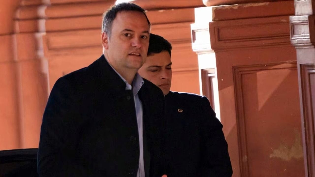 Adorni reunió al Gabinete de manera urgente en medio de los nuevos cuestionamientos