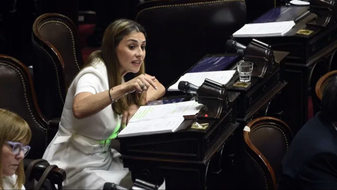 La diputada Pagano pidió detener a Adorni por presuntamente presionar a un testigo