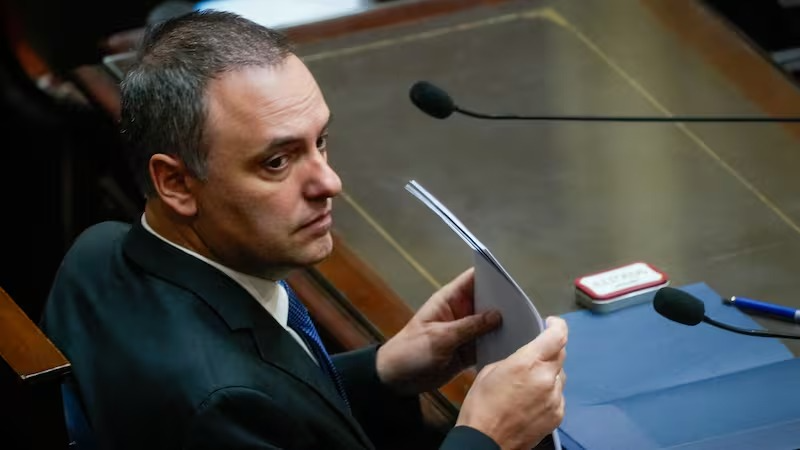 Ordenaron peritar el celular del contratista de Manuel Adorni