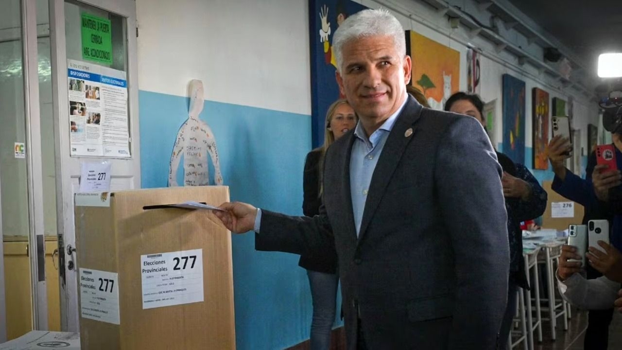 El gobernador de San Luis pidió la renuncia a todo su gabinete y avanza con cambios