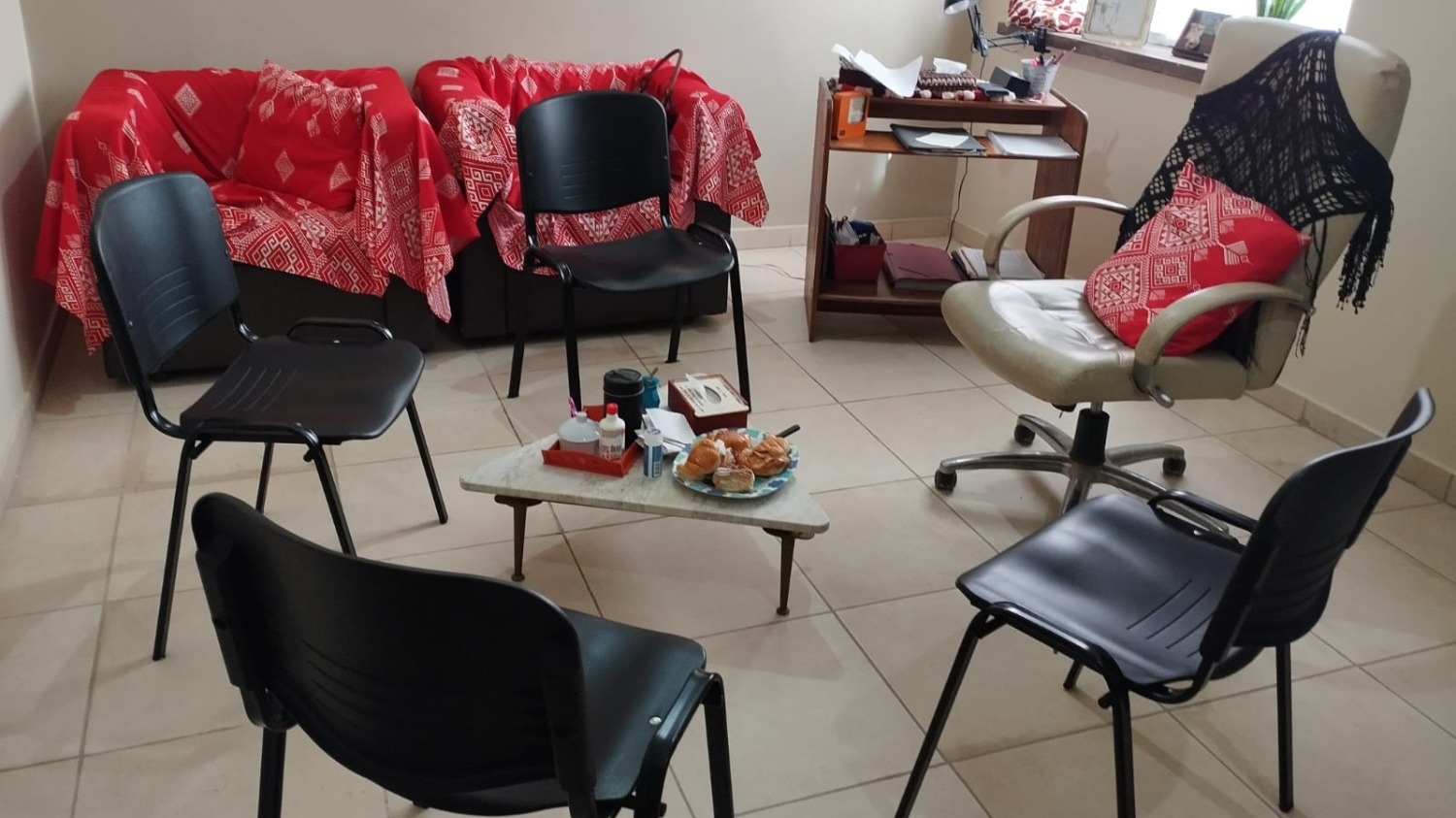 Invitan al conversatorio Entre Mujeres, un espacio para reflexionar en sororidad