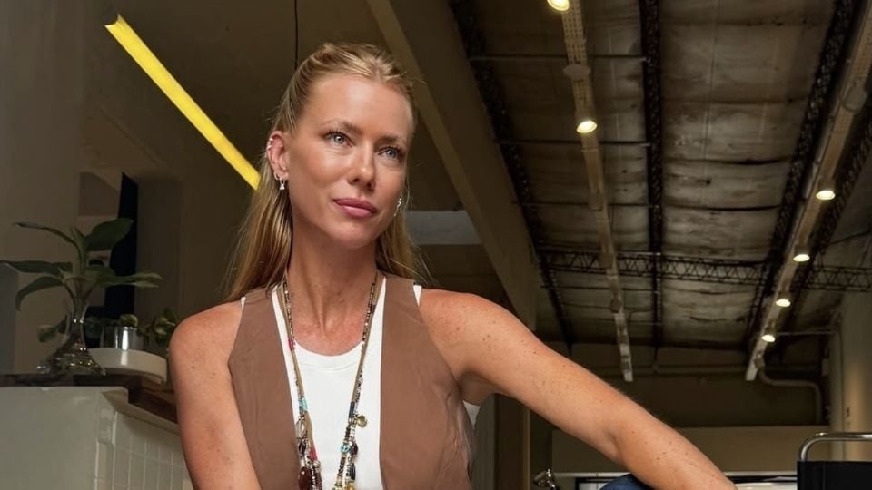 El outfit de Nicole Neumann con transparencias que es furor en el mundo