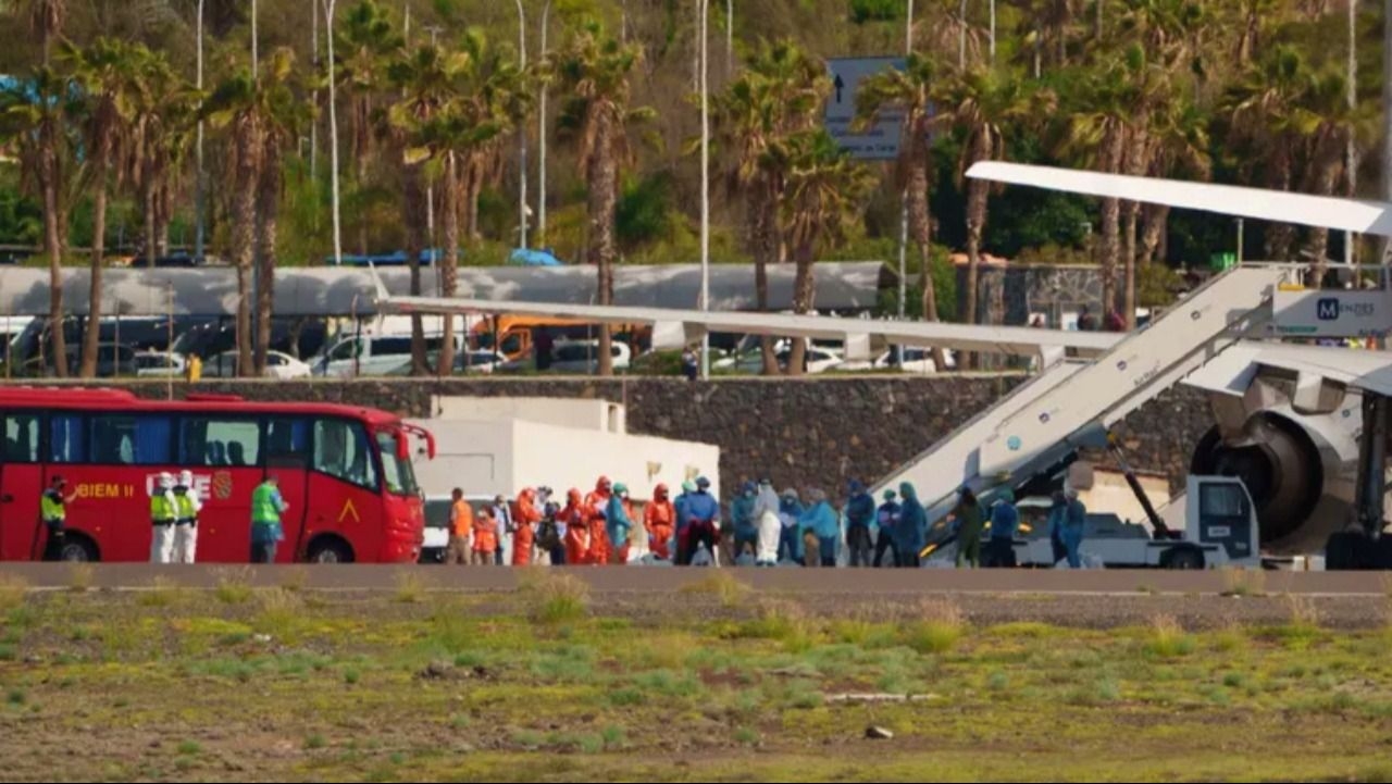 Comenzó el desembarco del crucero afectado por hantavirus