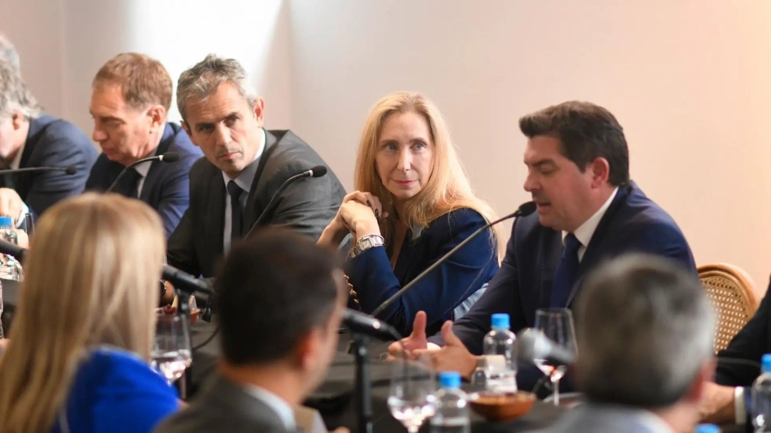 El país habla del buen momento entre Orrego y los hermanos Milei