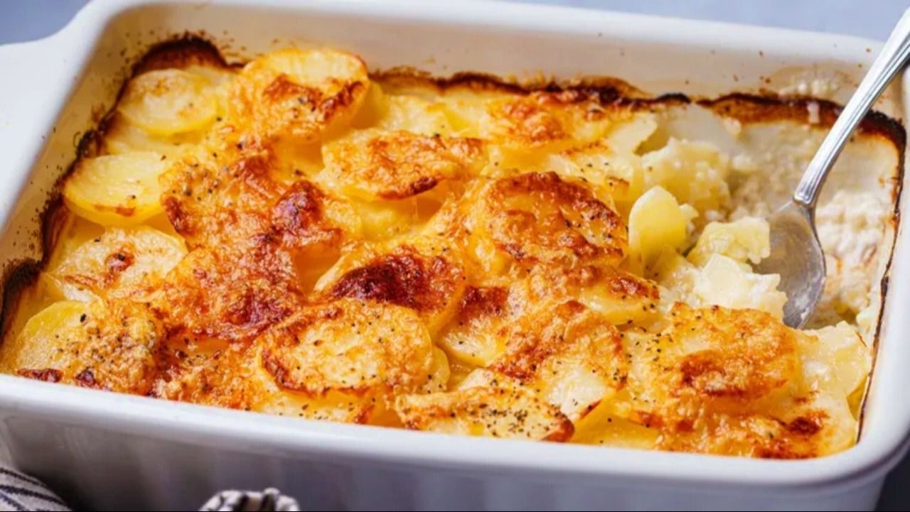 Aprendé la receta perfecta de papas gratinadas con crema en minutos