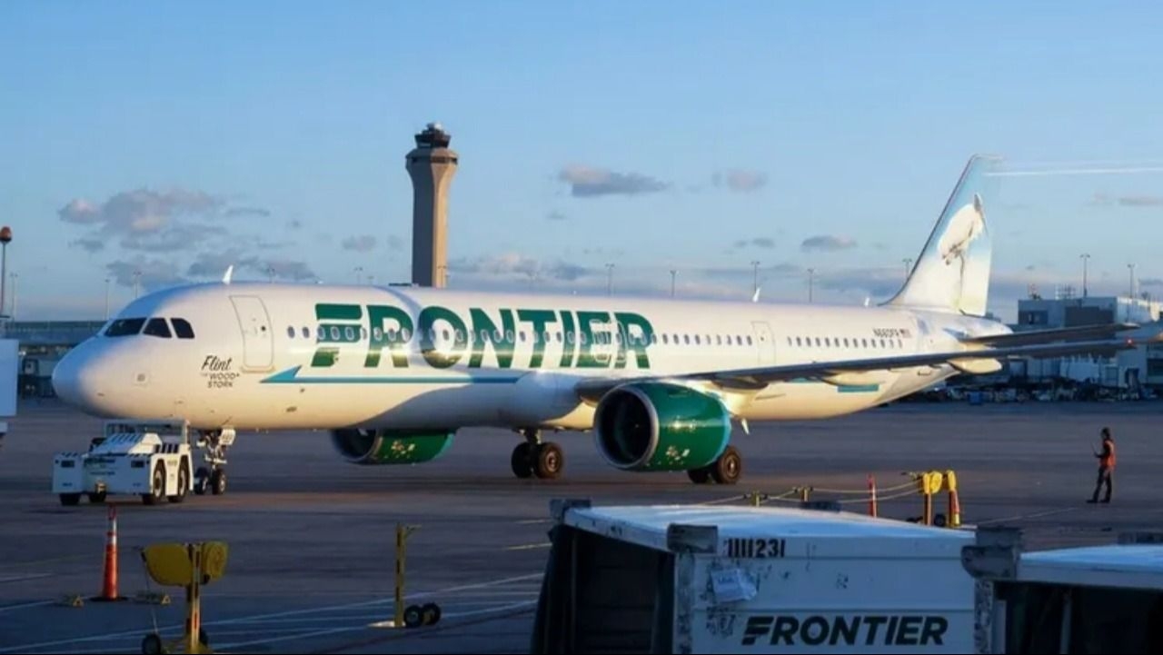 Un hombre murió succionado por la turbina de un avión