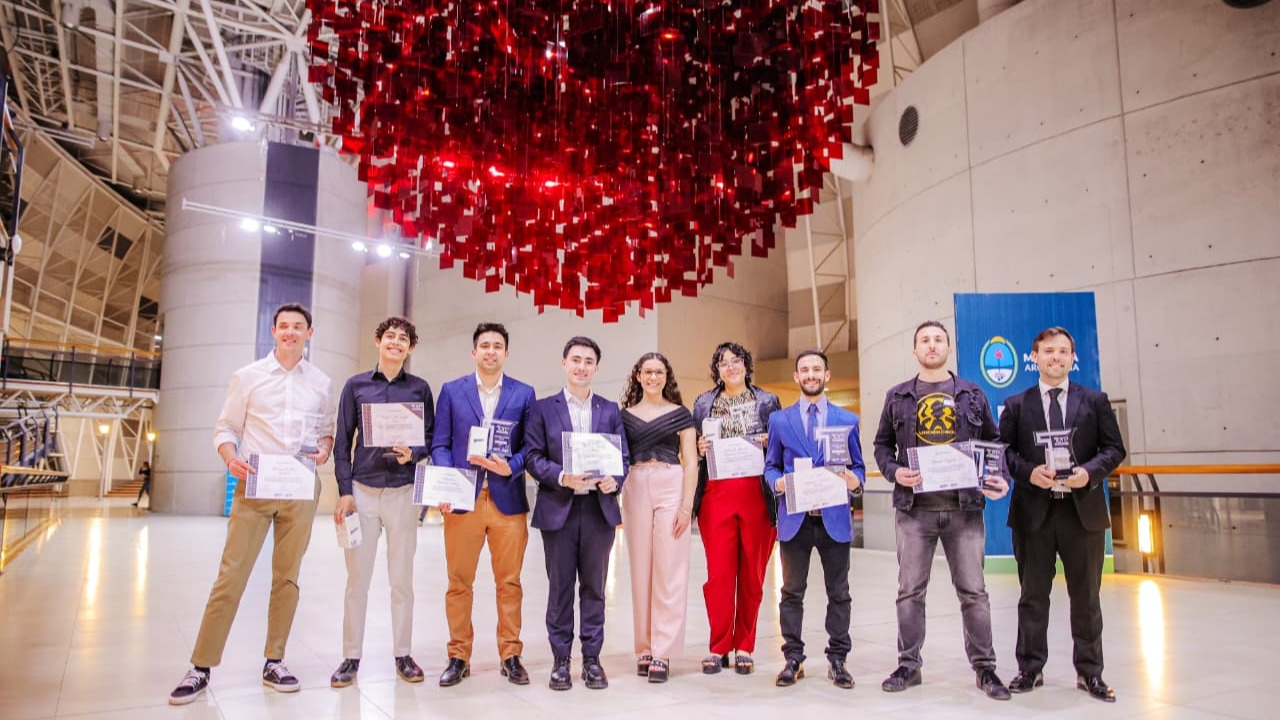 Buscan a 10 jóvenes sobresalientes de la Región Cuyo: cómo participar